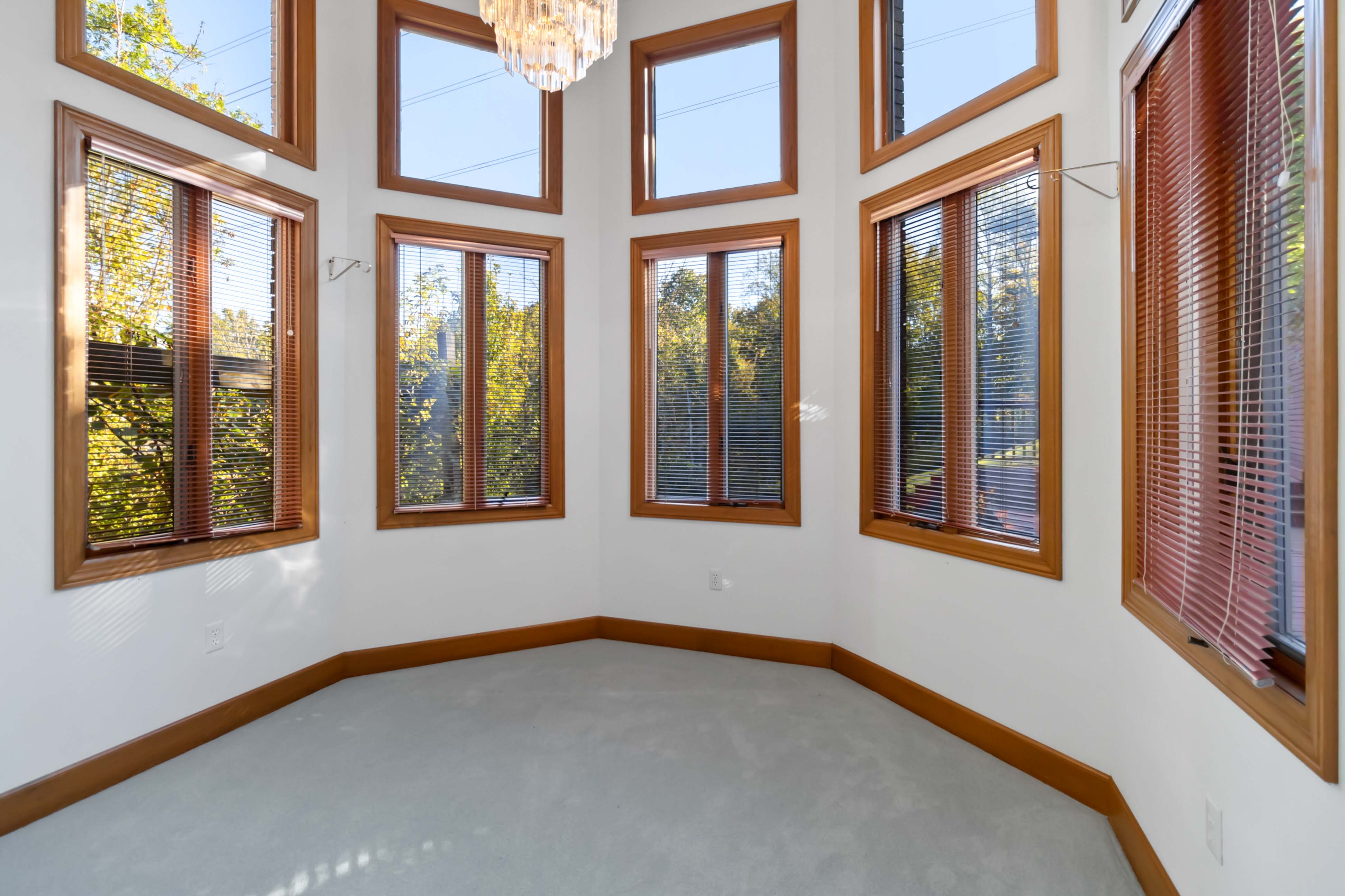 Somerset, Kentucky, 42501, United States, 4 Bedrooms Bedrooms, ,3 BathroomsBathrooms,Residential,For Sale,1980491