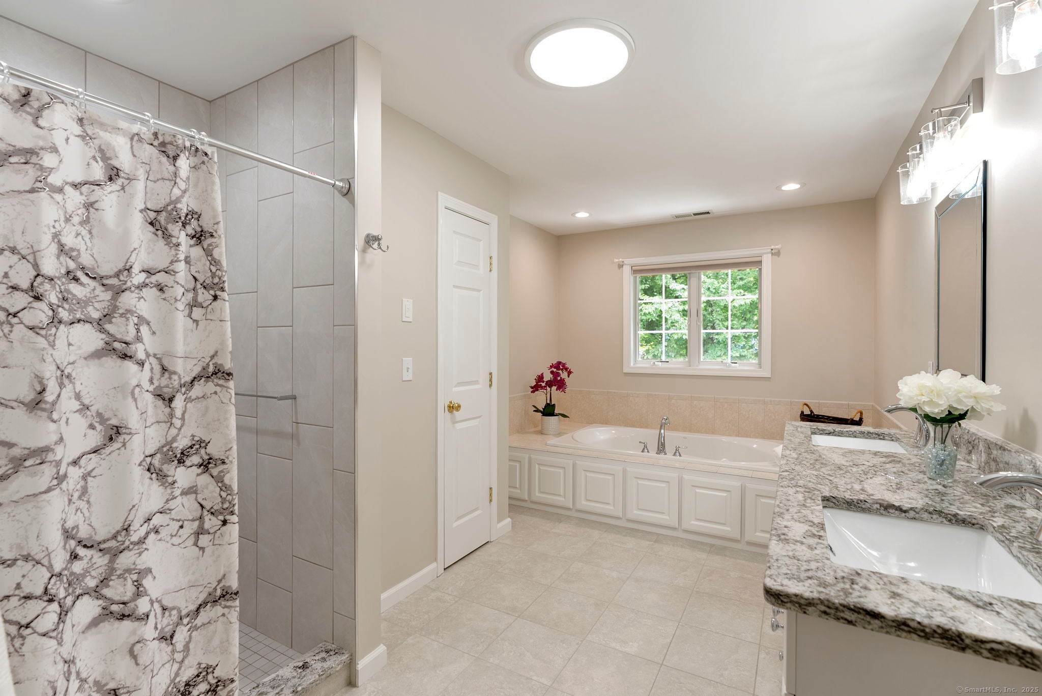 Manchester, Connecticut, 06040, United States, 4 Bedrooms Bedrooms, ,3 BathroomsBathrooms,Residential,For Sale,1916199