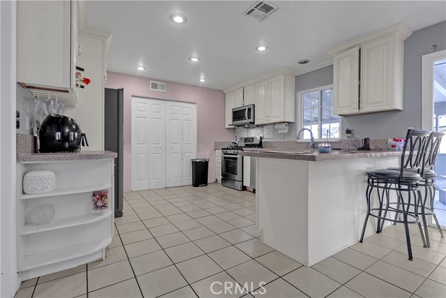 Moreno Valley, California, 92553, United States, 4 Bedrooms Bedrooms, ,1 BathroomBathrooms,Residential,For Sale,1937322
