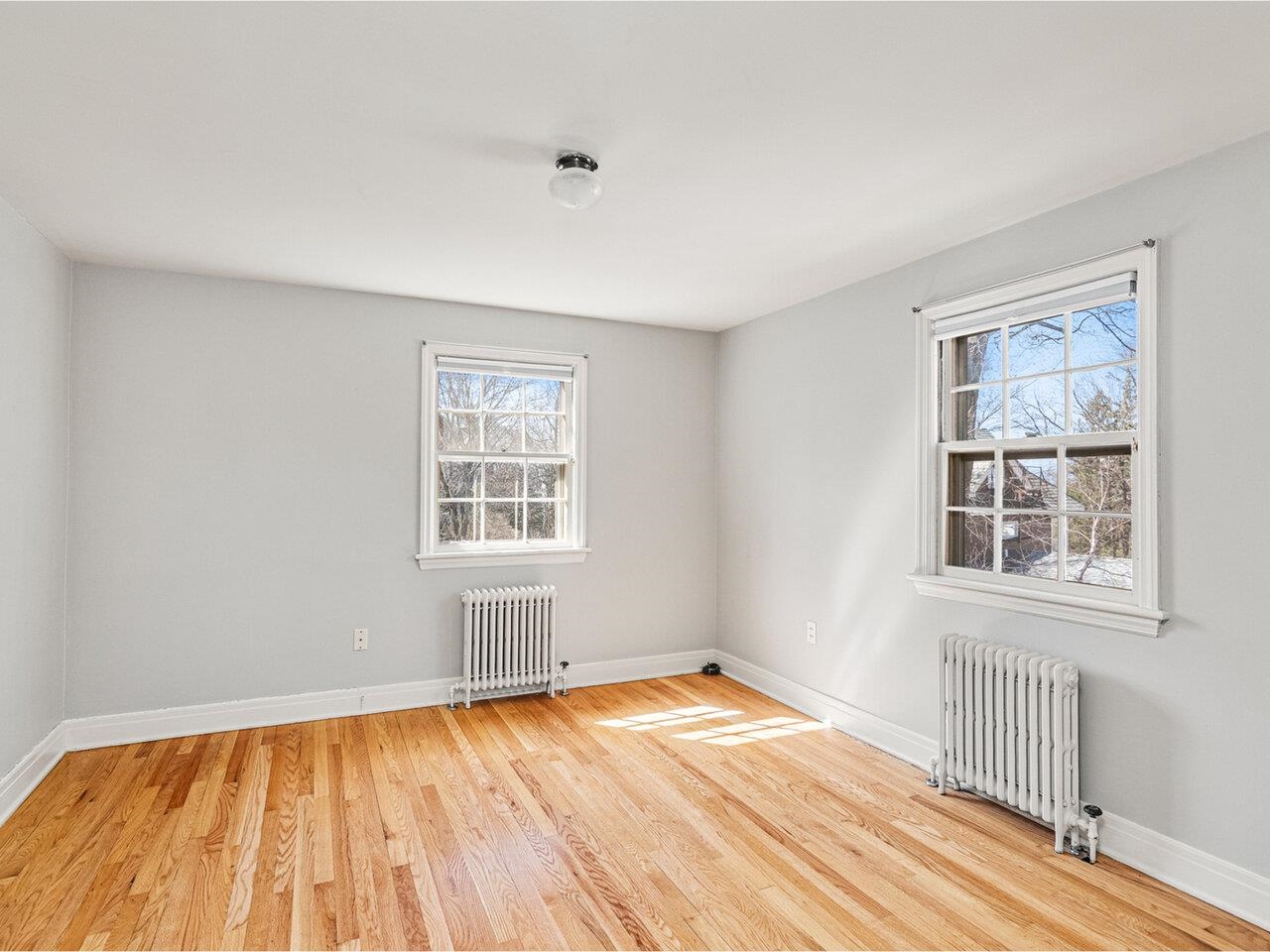 Burlington, Vermont, 05401, United States, 3 Bedrooms Bedrooms, ,2 BathroomsBathrooms,Residential,For Sale,1777019