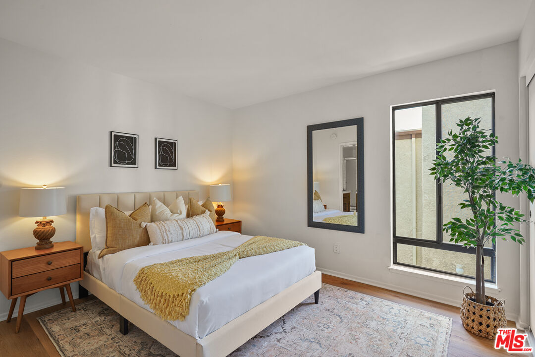 Los Angeles, California, 90025, United States, 2 Bedrooms Bedrooms, ,3 BathroomsBathrooms,Residential,For Sale,1940642