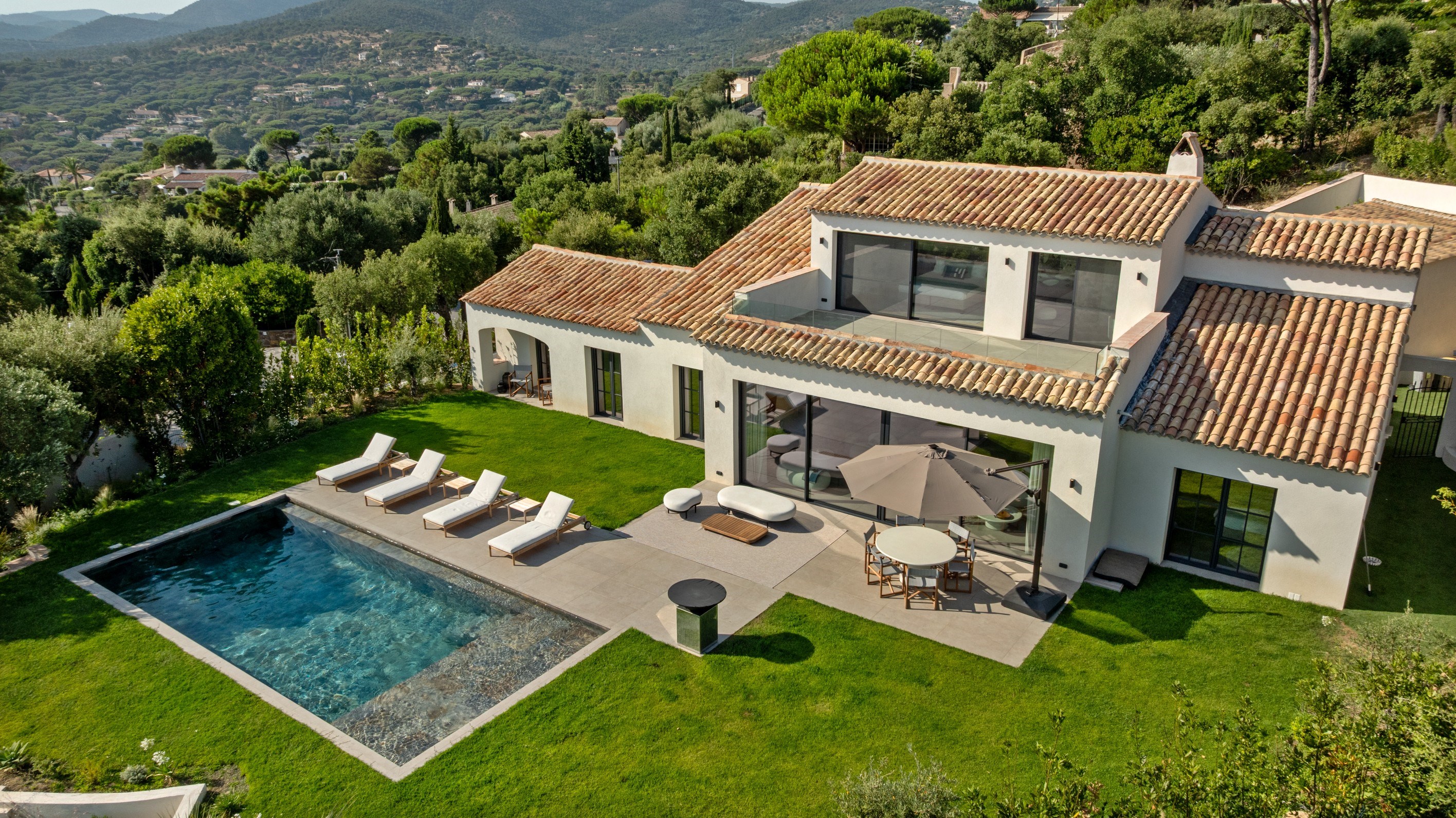  Sainte Maxime contemporary villa for sale with sea views, heated swimming pool … - 物件實景