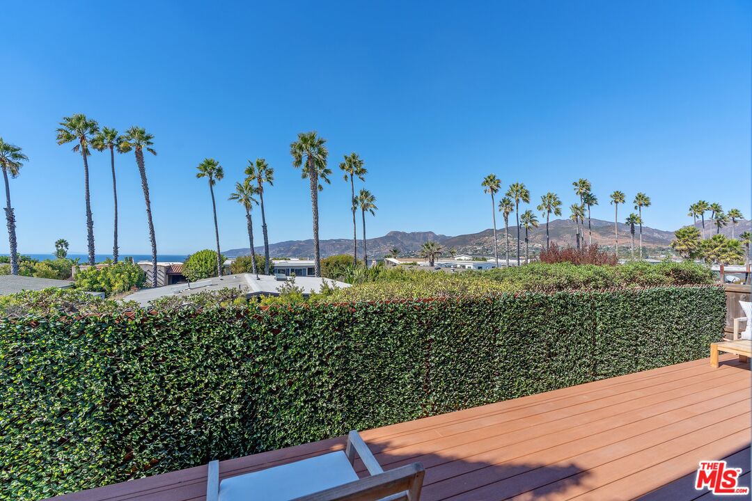 Malibu, California, 90265, United States, 4 Bedrooms Bedrooms, ,3 BathroomsBathrooms,Residential,For Sale,1907056