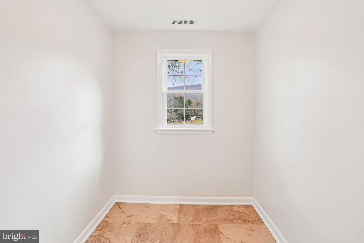 Knoxville, Maryland, 21758, United States, 4 Bedrooms Bedrooms, ,2 BathroomsBathrooms,Residential,For Sale,1997505