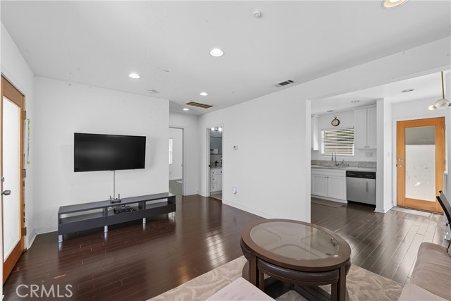 Los Angeles, California, 90031, United States, 2 Bedrooms Bedrooms, ,1 BathroomBathrooms,Residential,For Sale,1982653