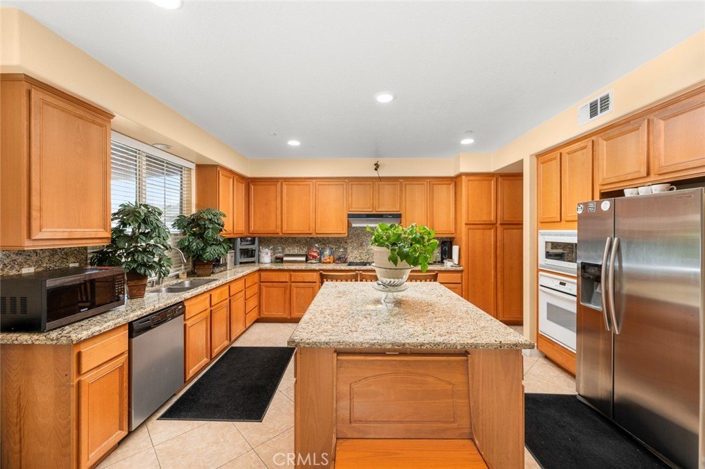 San Bernardino, California, 92407, United States, 5 Bedrooms Bedrooms, ,3 BathroomsBathrooms,Residential,For Sale,1981349