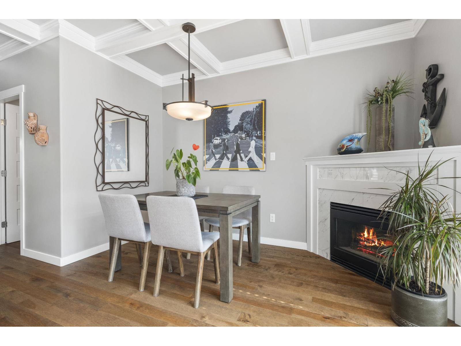 WHITE ROCK, British Columbia, V4B 3T4, CA, 3 Bedrooms Bedrooms, ,4 BathroomsBathrooms,Residential,For Sale,1949298