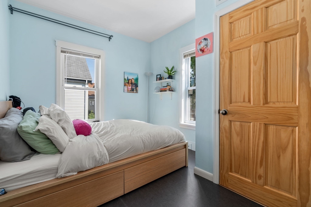 Somerville, Massachusetts, 02145, United States, 5 Bedrooms Bedrooms, ,3 BathroomsBathrooms,Residential,For Sale,1818195