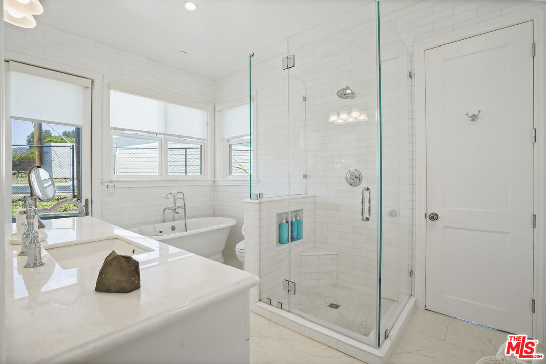 Malibu, California, 90265, United States, 5 Bedrooms Bedrooms, ,5 BathroomsBathrooms,Residential,For Sale,1762119