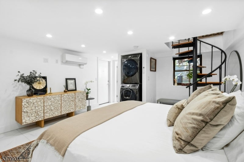 Jersey City, New Jersey, 07302, United States, 1 Bedroom Bedrooms, ,2 BathroomsBathrooms,Residential,For Sale,1942665