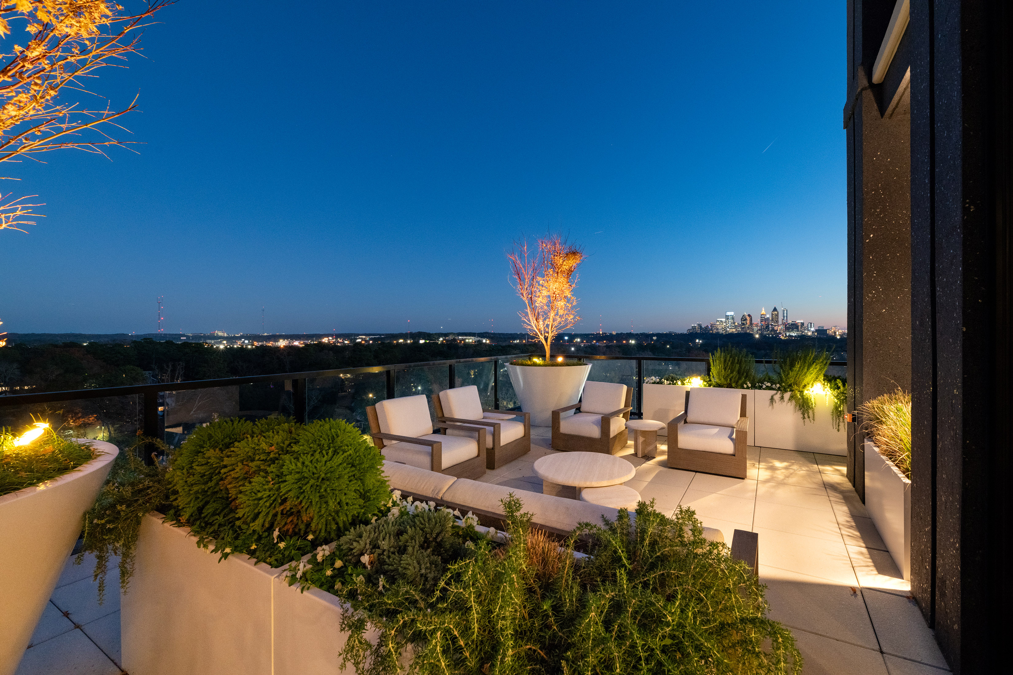  Stunning Fully Furnished Penthouse with the Largest Outdoor Terrace - 物件實景