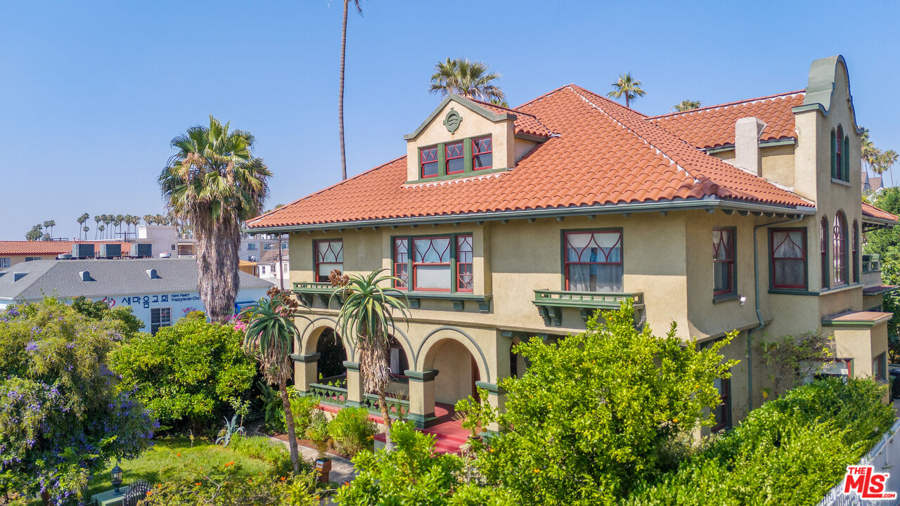 Los Angeles, California, 90006, United States, 6 Bedrooms Bedrooms, ,5 BathroomsBathrooms,Residential,For Sale,1883118