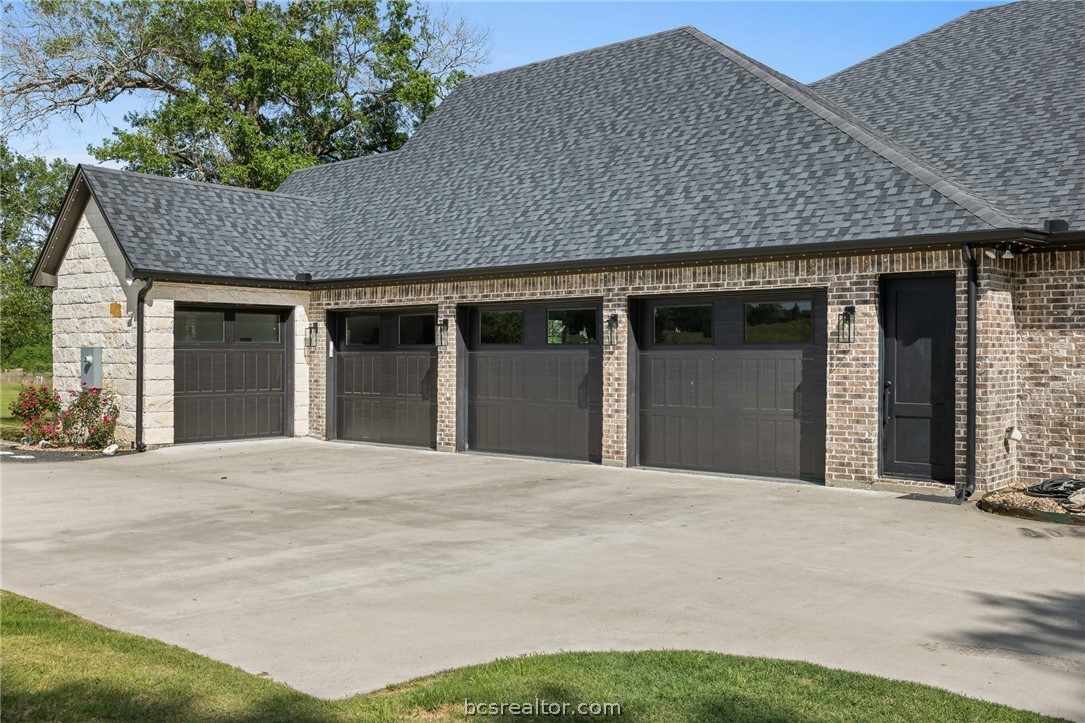 Iola, Texas, 77861, United States, 4 Bedrooms Bedrooms, ,5 BathroomsBathrooms,Residential,For Sale,2026143