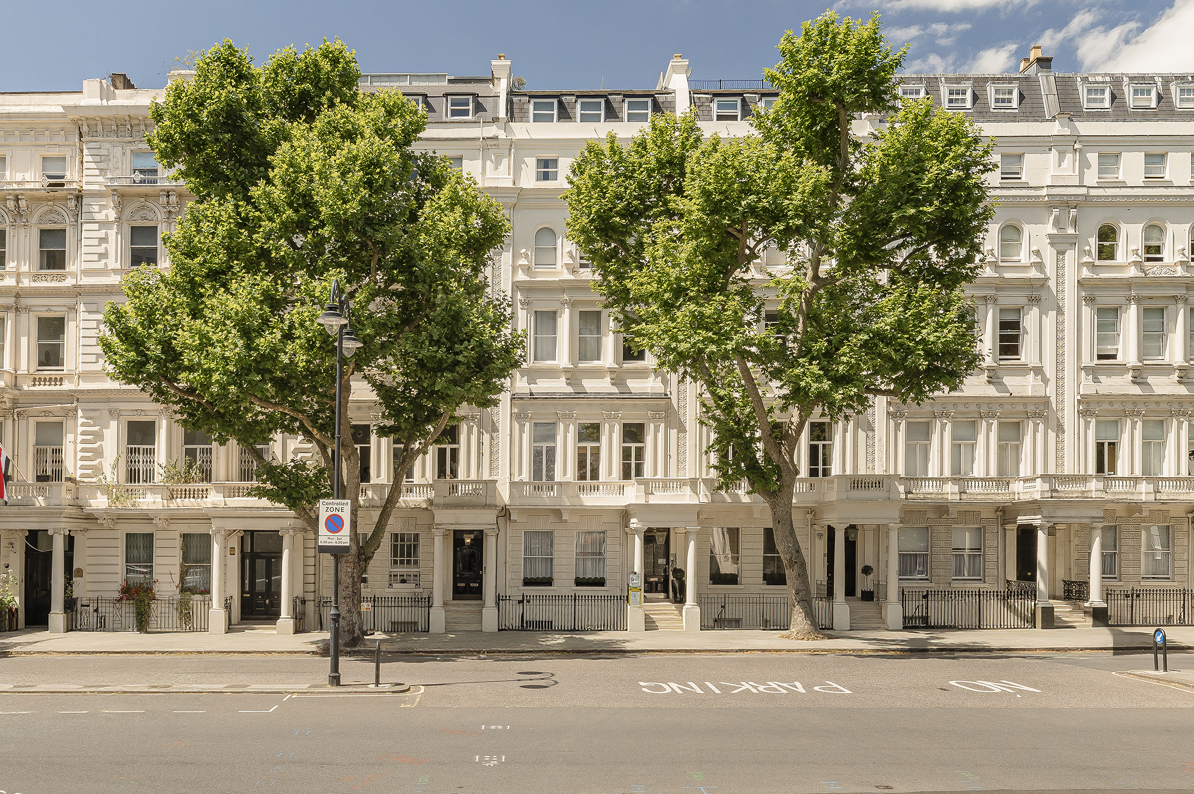  A Maisonette with a West-Facing Terrace on Queen