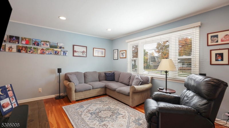 Cranford Twp., New Jersey, 07016, United States, 4 Bedrooms Bedrooms, ,2 BathroomsBathrooms,Residential,For Sale,1989171