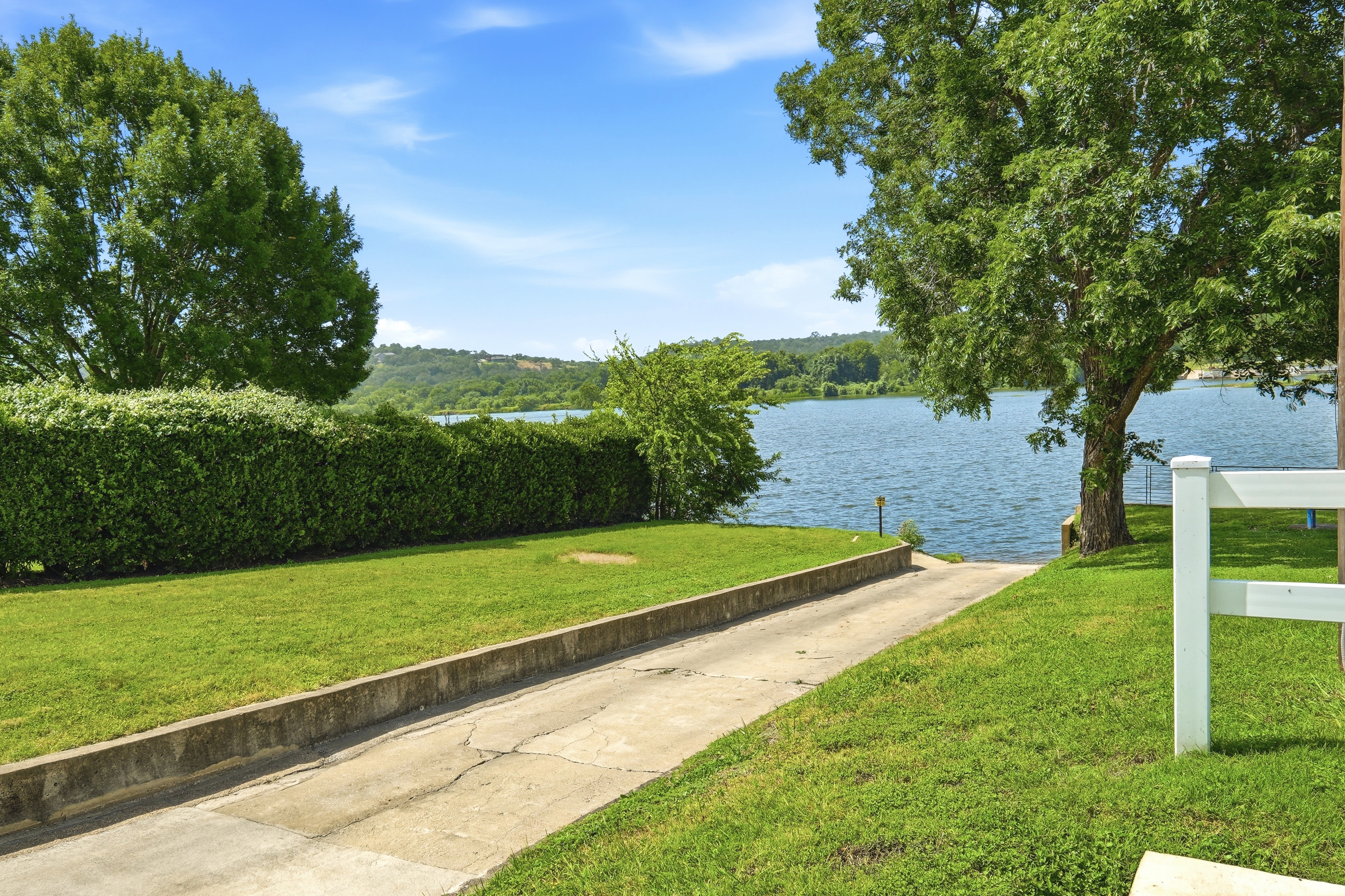  Gated Golf & Lake Community Home in Meadowlakes  Backs to Ranch - 物件實景