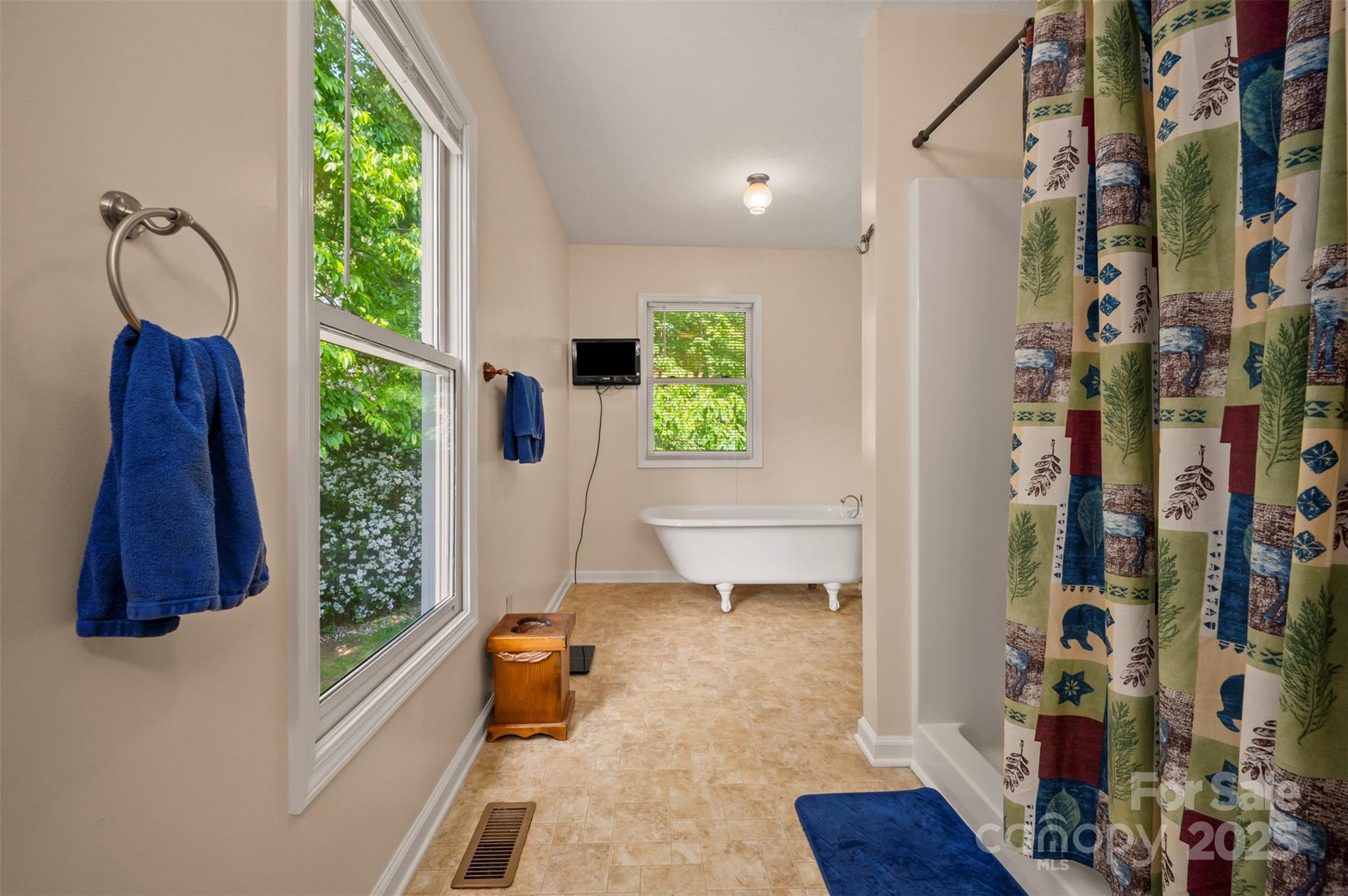 Zirconia, North Carolina, 28790, United States, 3 Bedrooms Bedrooms, ,2 BathroomsBathrooms,Residential,For Sale,1827884