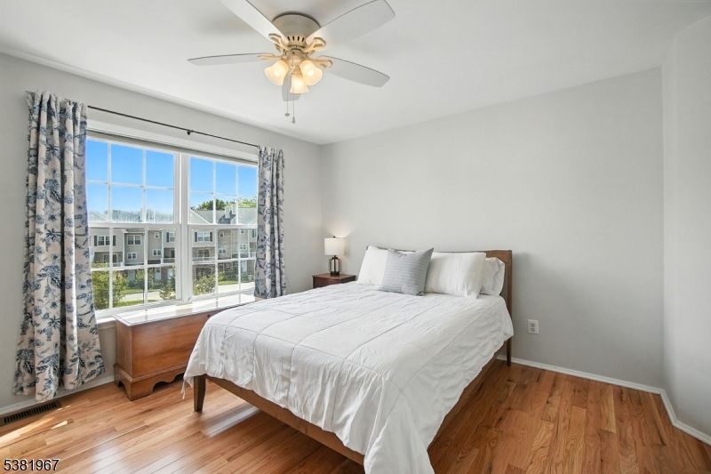 Berkeley Heights Twp., New Jersey, 07922, United States, 2 Bedrooms Bedrooms, ,3 BathroomsBathrooms,Residential,For Sale,1939510