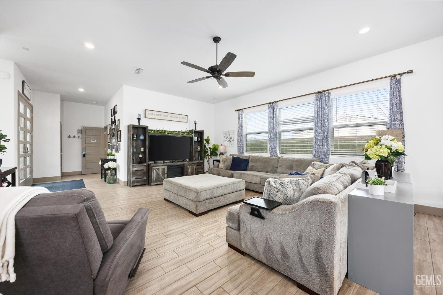 Shafter, California, 93263, United States, 4 Bedrooms Bedrooms, ,3 BathroomsBathrooms,Residential,For Sale,1767586