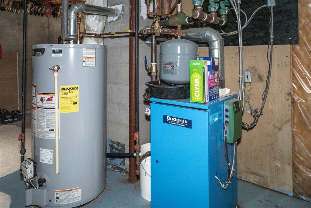 Westfield, Massachusetts, 01085, United States, 4 Bedrooms Bedrooms, ,2 BathroomsBathrooms,Residential,For Sale,1967509