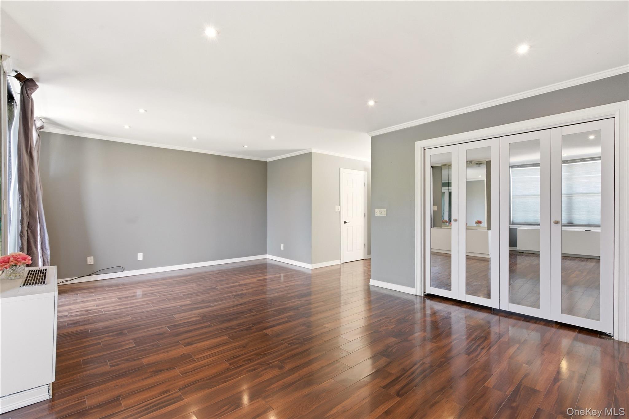  16306 71st Avenue, Fresh Meadows, NY, 11365 - 物件實景