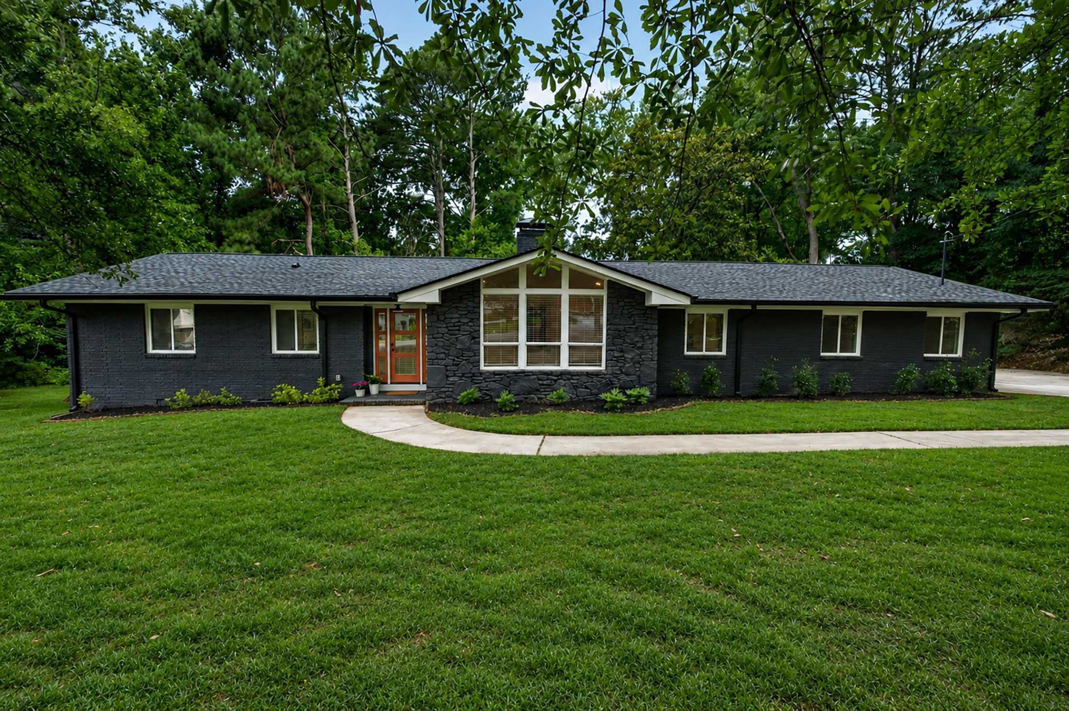  Completely Rebuilt from the Studs and Move-In Ready - 物件實景