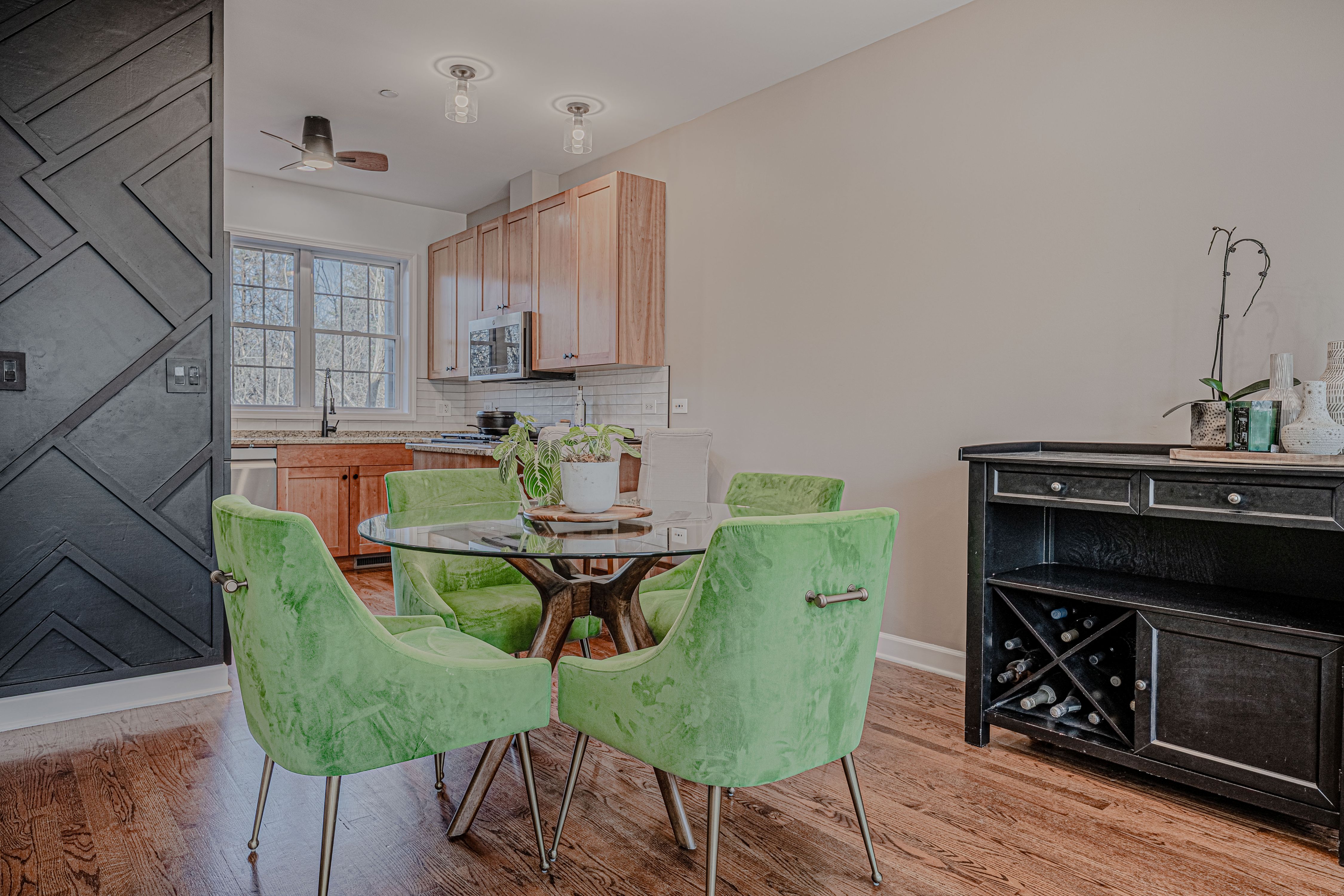 Evanston, Illinois, 60201, United States, 2 Bedrooms Bedrooms, ,4 BathroomsBathrooms,Residential,For Sale,2010396