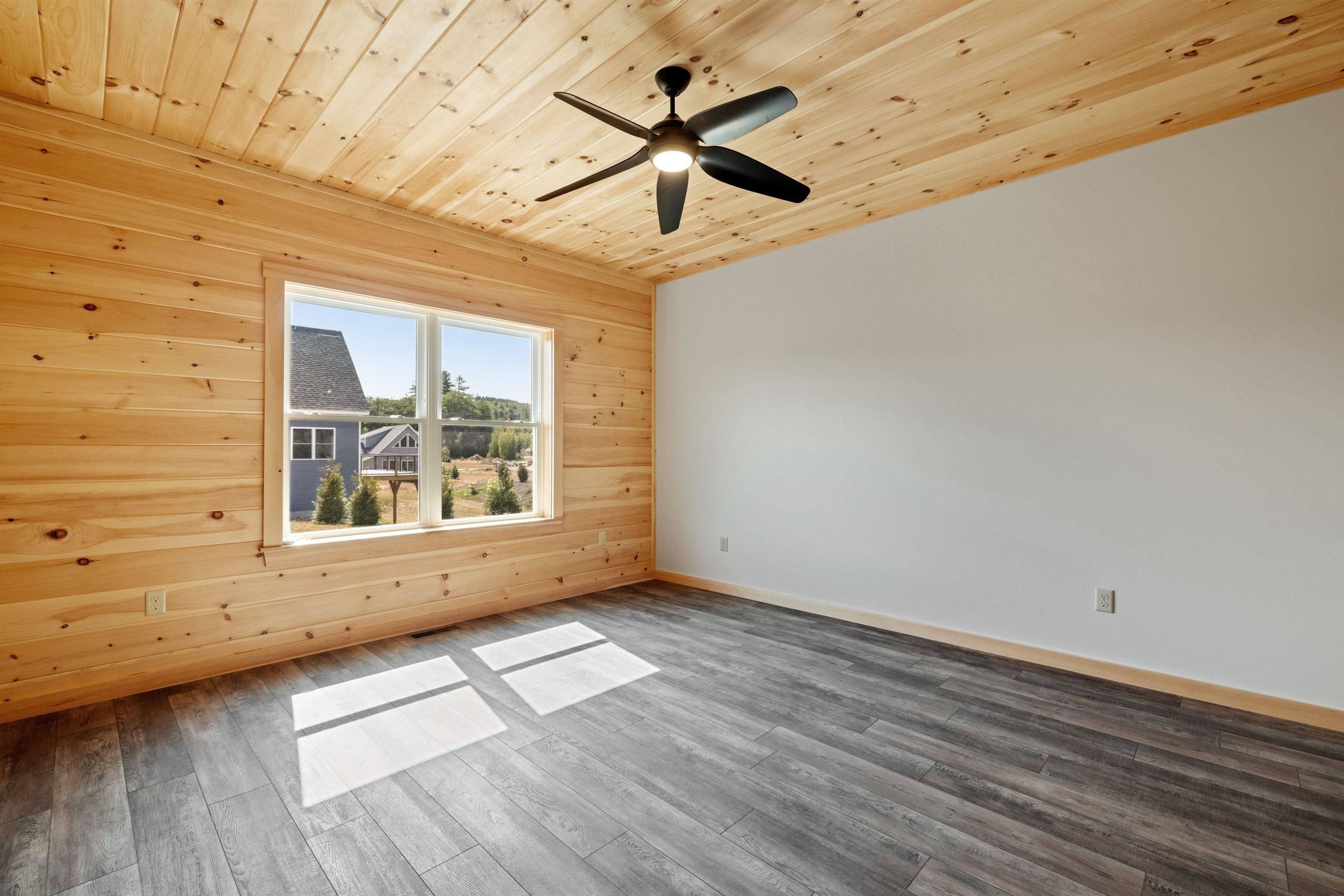 Thornton, New Hampshire, 03285, United States, 3 Bedrooms Bedrooms, ,3 BathroomsBathrooms,Residential,For Sale,1974292