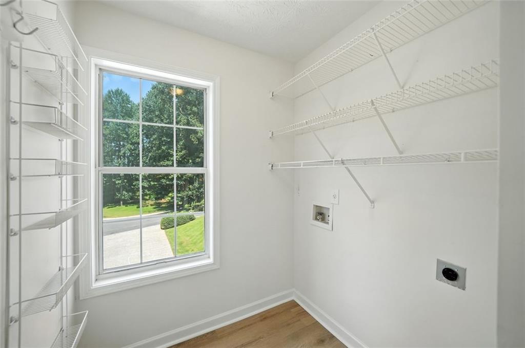 Cumming, Georgia, 30040, United States, 4 Bedrooms Bedrooms, ,3 BathroomsBathrooms,Residential,For Sale,1925510