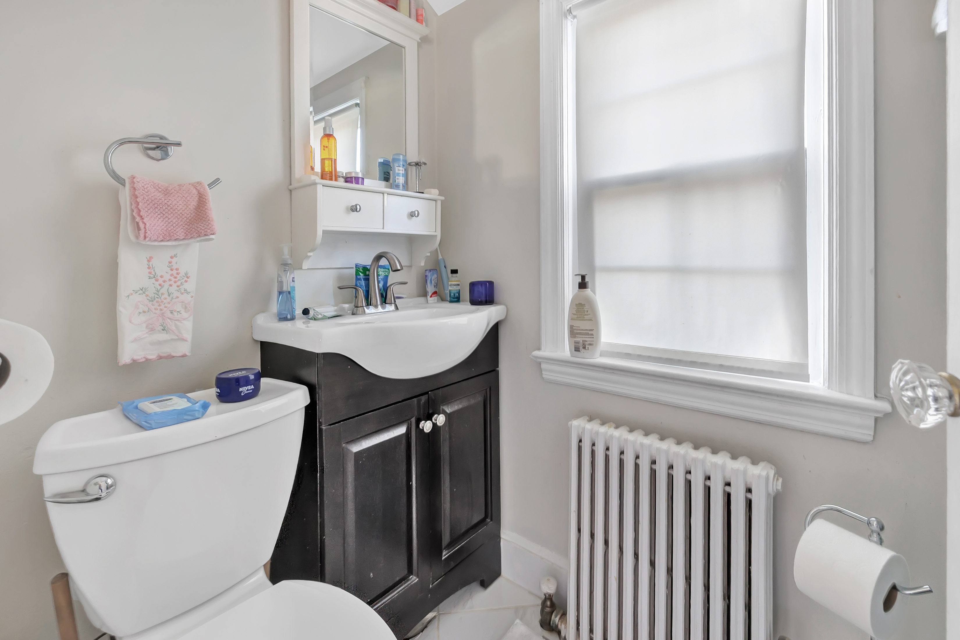 Stratford, Connecticut, 06614, United States, 4 Bedrooms Bedrooms, ,4 BathroomsBathrooms,Residential,For Sale,1996522