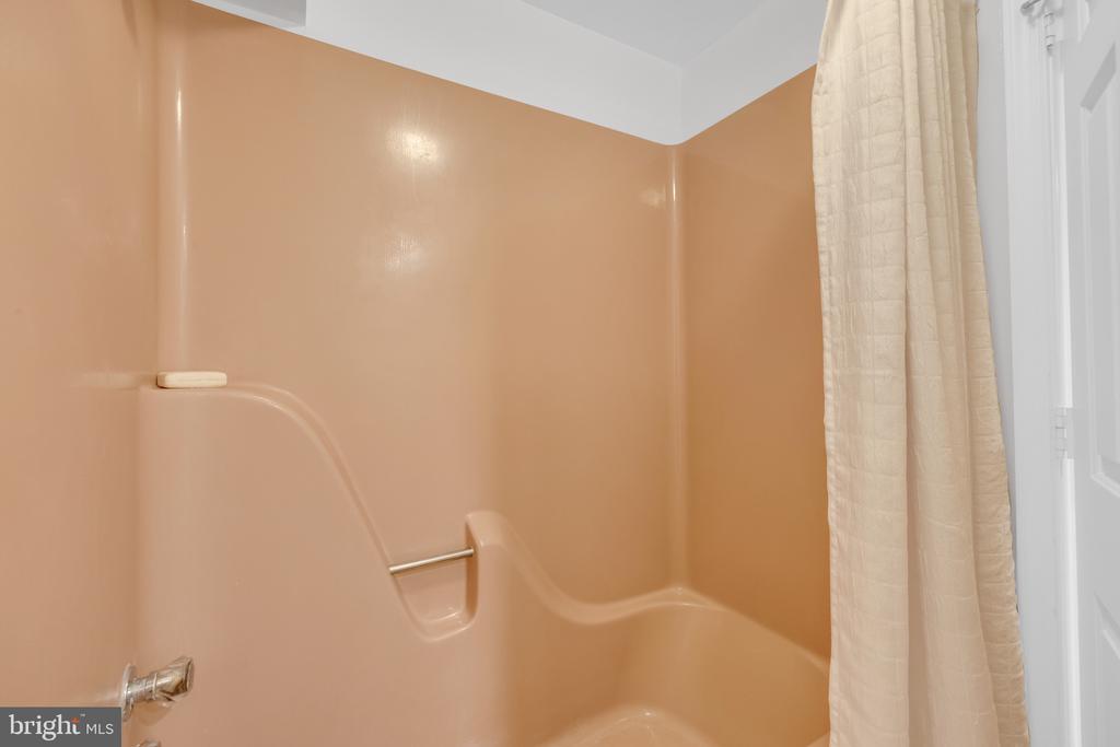 Warrenton, Virginia, 20187, United States, 3 Bedrooms Bedrooms, ,4 BathroomsBathrooms,Residential,For Sale,1977247