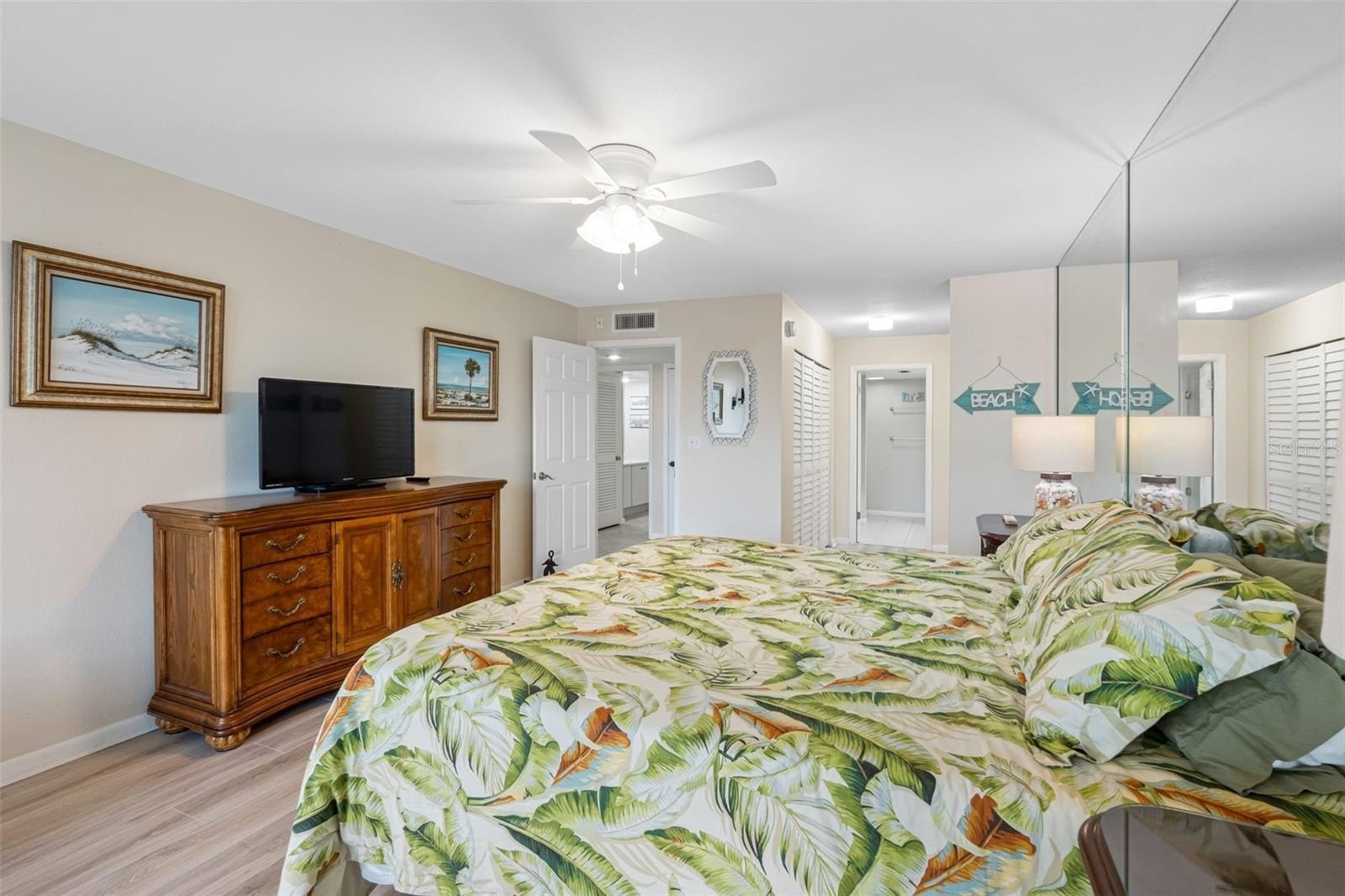 CLEARWATER BEACH, Florida, 33767, United States, 2 Bedrooms Bedrooms, ,2 BathroomsBathrooms,Residential,For Sale,1990793