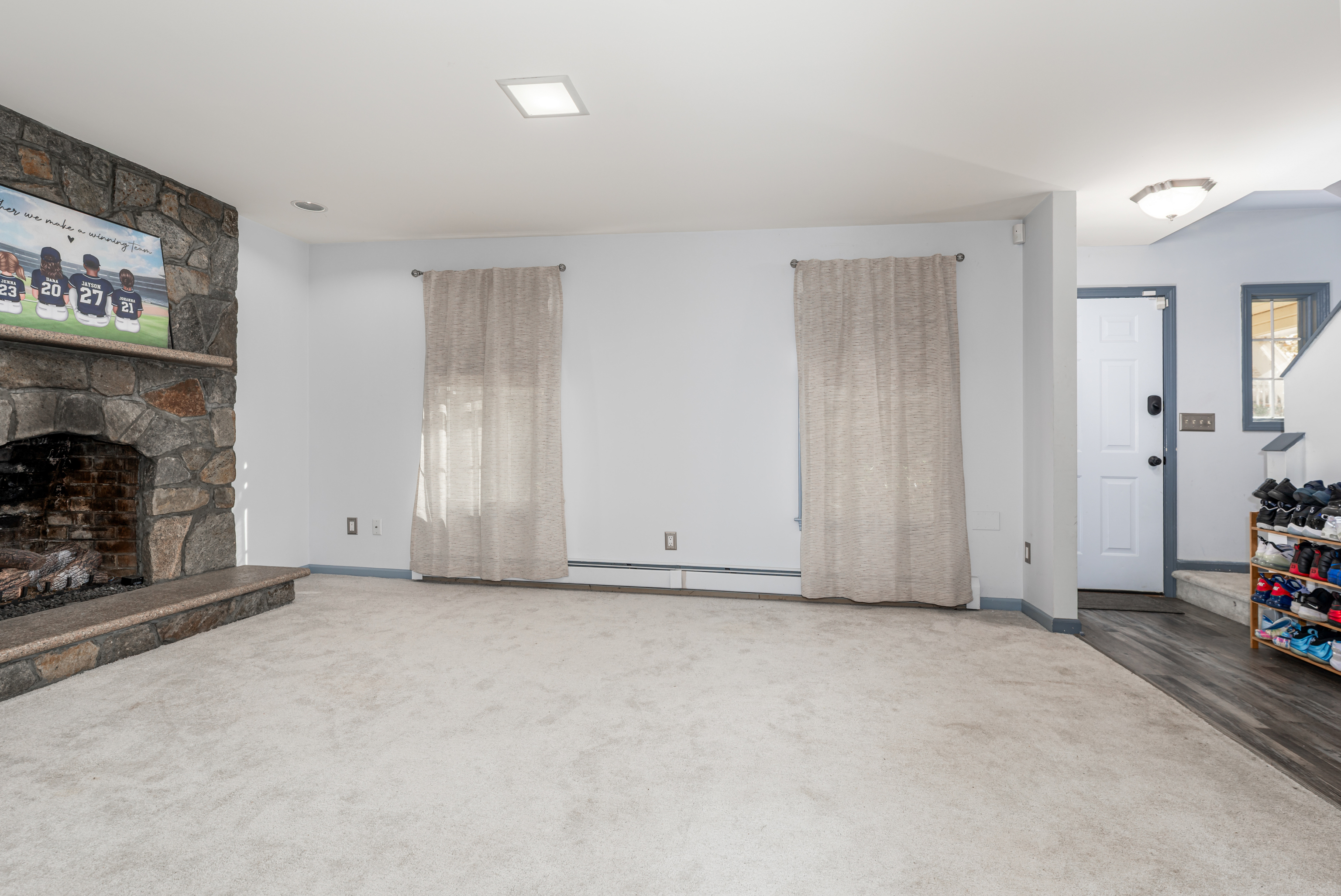 Milford, Connecticut, 06460, United States, 3 Bedrooms Bedrooms, ,3 BathroomsBathrooms,Residential,For Sale,1991692