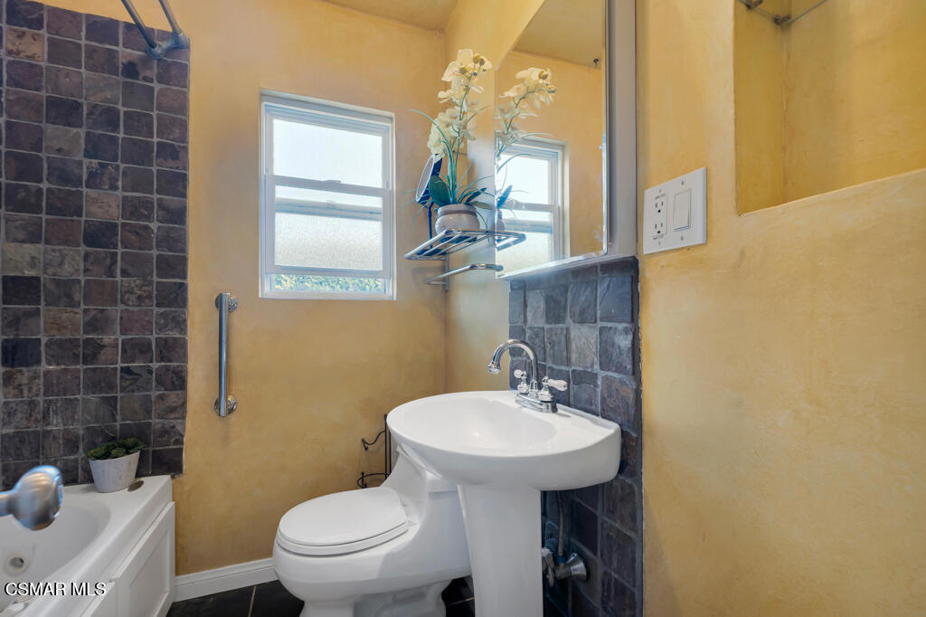 Oxnard, California, 93033, United States, 3 Bedrooms Bedrooms, ,2 BathroomsBathrooms,Residential,For Sale,1891023