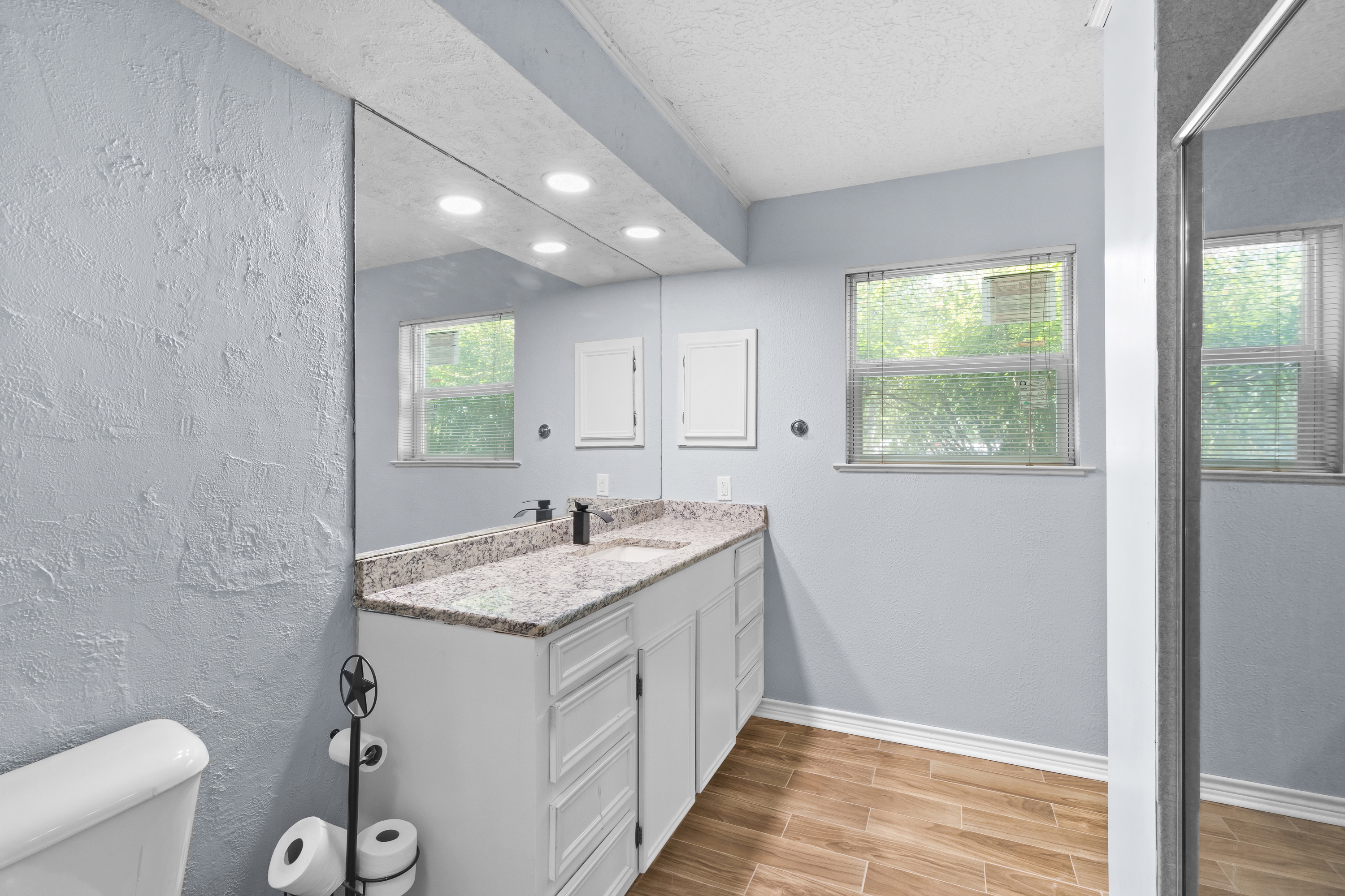 Henderson, Texas, 75652, United States, 6 Bedrooms Bedrooms, ,5 BathroomsBathrooms,Residential,For Sale,1920809