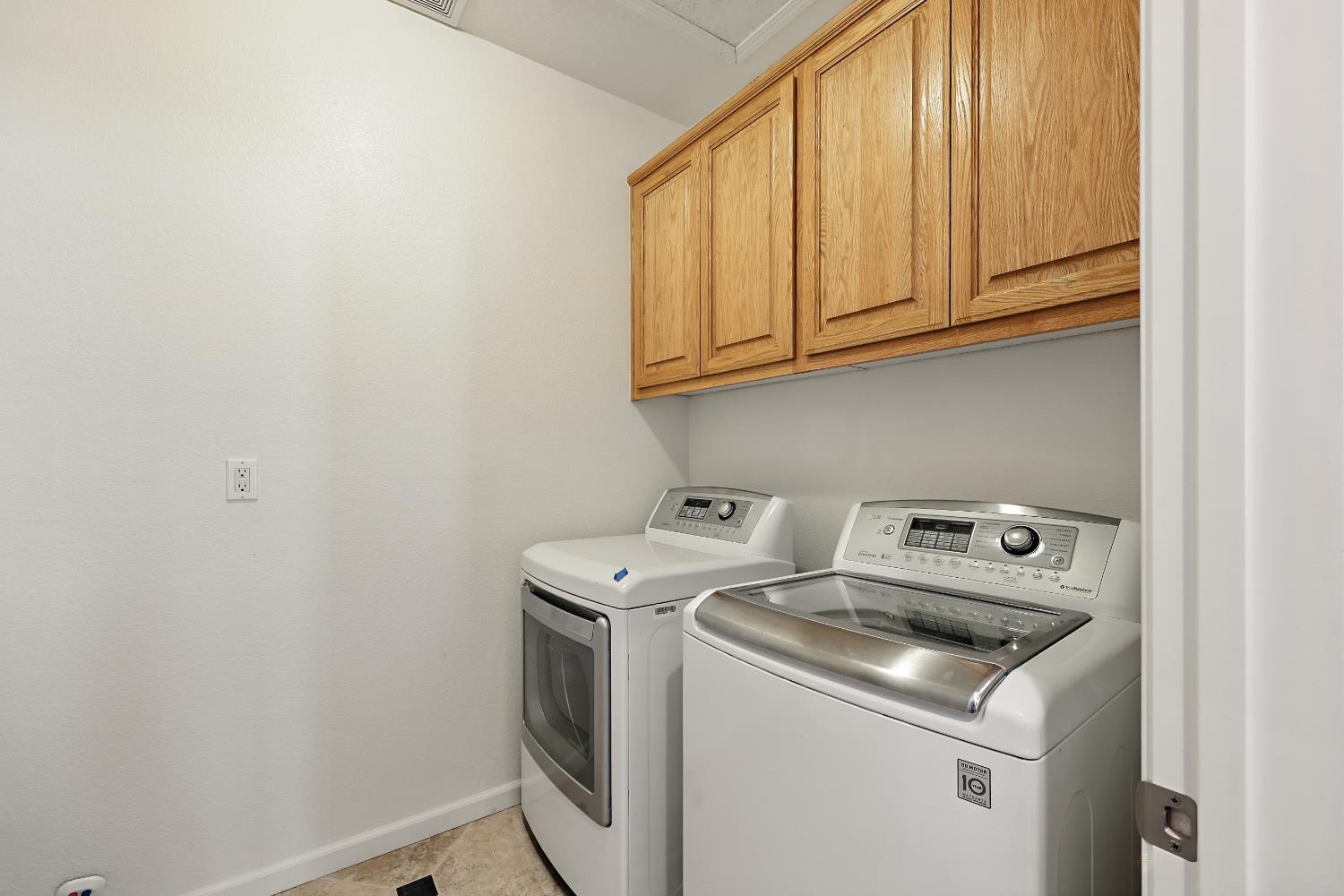 Chowchilla, California, 93610, United States, 5 Bedrooms Bedrooms, ,4 BathroomsBathrooms,Residential,For Sale,2009956