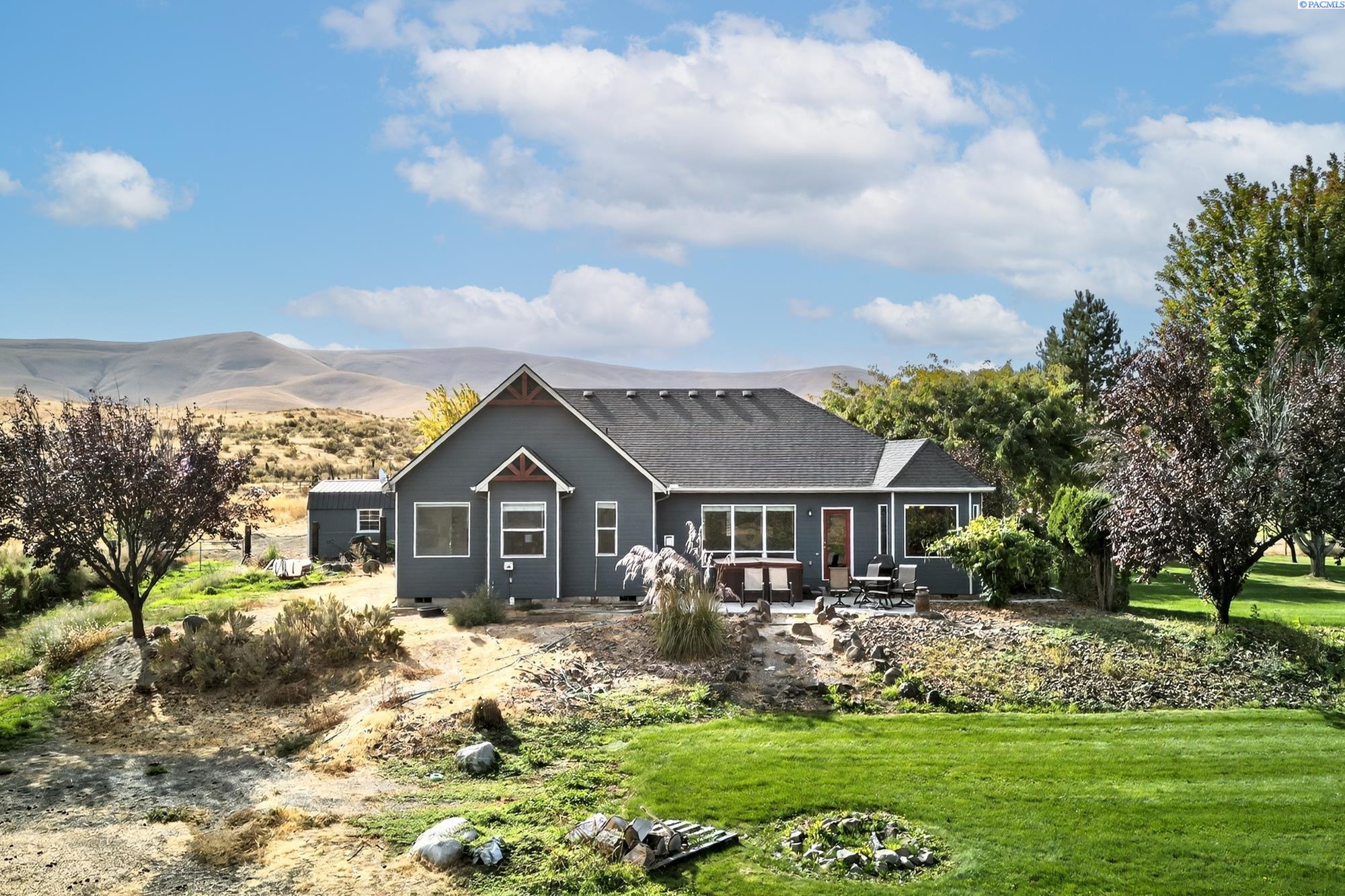 Prosser, Washington, 99350, United States, 3 Bedrooms Bedrooms, ,2 BathroomsBathrooms,Residential,For Sale,1964108