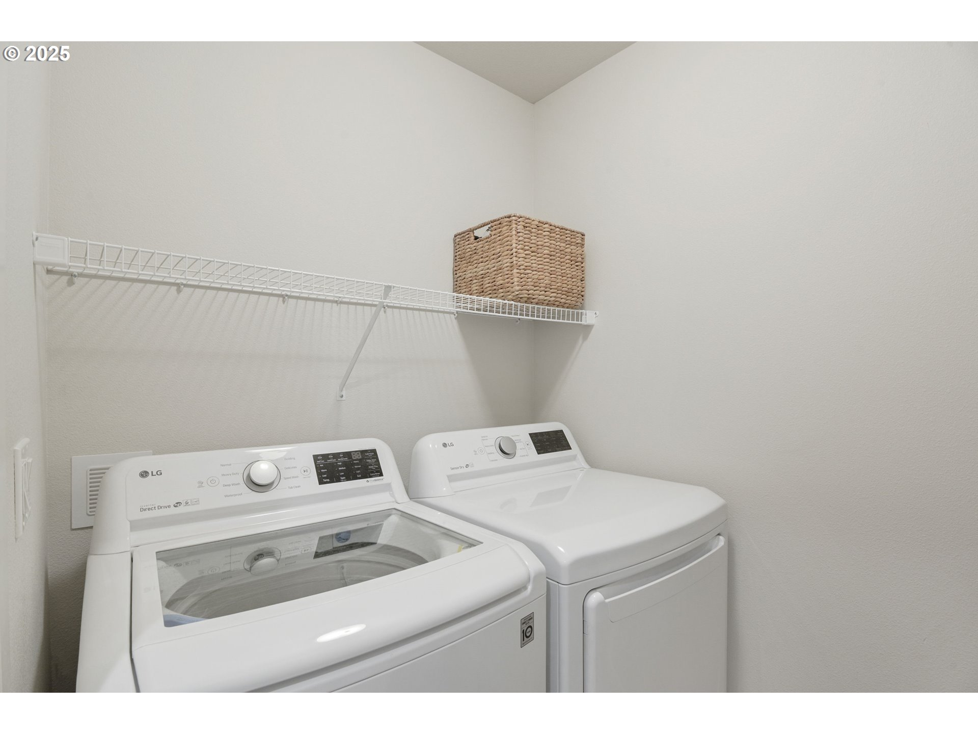 Hillsboro, Oregon, 97123, United States, 3 Bedrooms Bedrooms, ,2 BathroomsBathrooms,Residential,For Sale,1967879