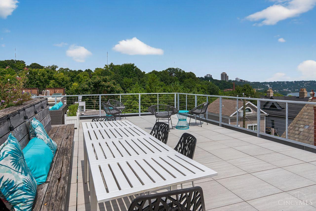 Cincinnati, Ohio, 45202, United States, 4 Bedrooms Bedrooms, ,4 BathroomsBathrooms,Residential,For Sale,1926217