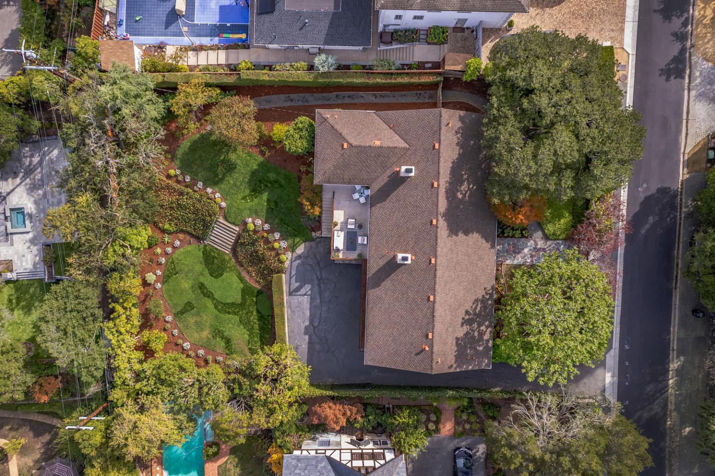 Hillsborough, California, 94010, United States, 3 Bedrooms Bedrooms, ,4 BathroomsBathrooms,Residential,For Sale,1989109