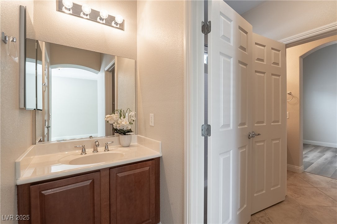 Las Vegas, Nevada, 89183, United States, 5 Bedrooms Bedrooms, ,4 BathroomsBathrooms,Residential,For Sale,1981213