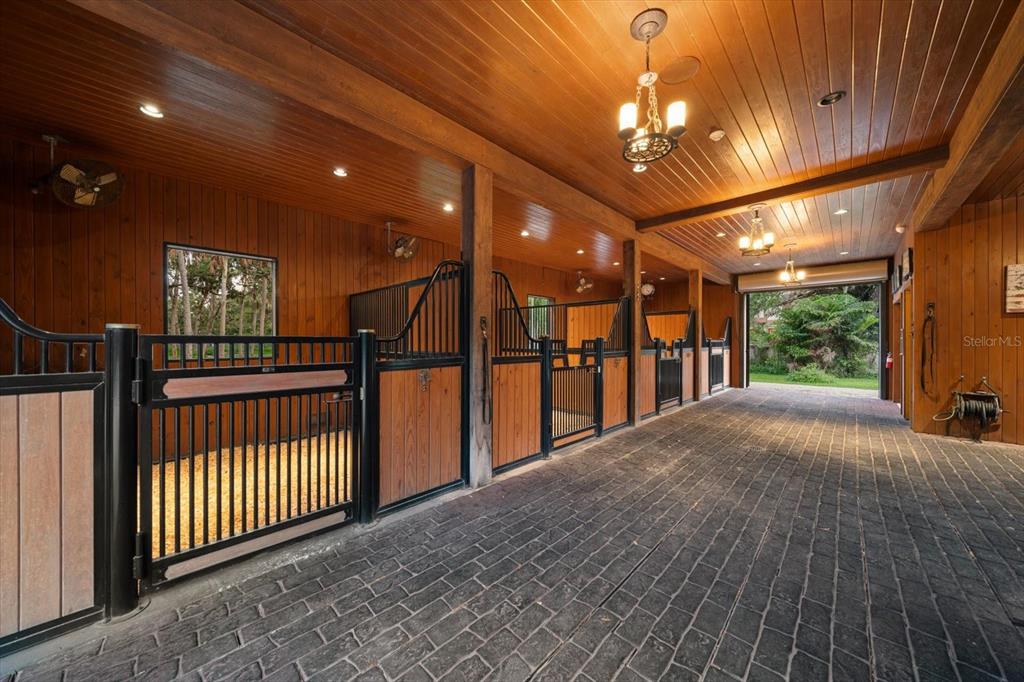 Largo, Florida, 33774, United States, 5 Bedrooms Bedrooms, ,7 BathroomsBathrooms,Residential,For Sale,1876225