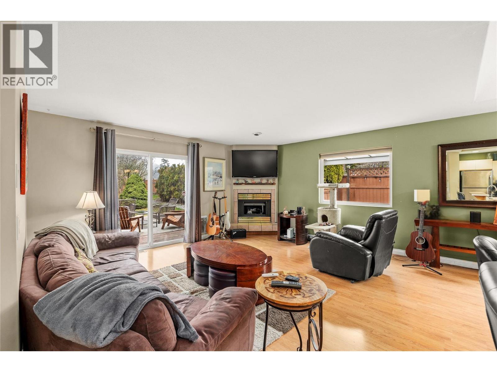 KELOWNA, British Columbia, V1V 1S9, CA, 4 Bedrooms Bedrooms, ,3 BathroomsBathrooms,Residential,For Sale,1895438