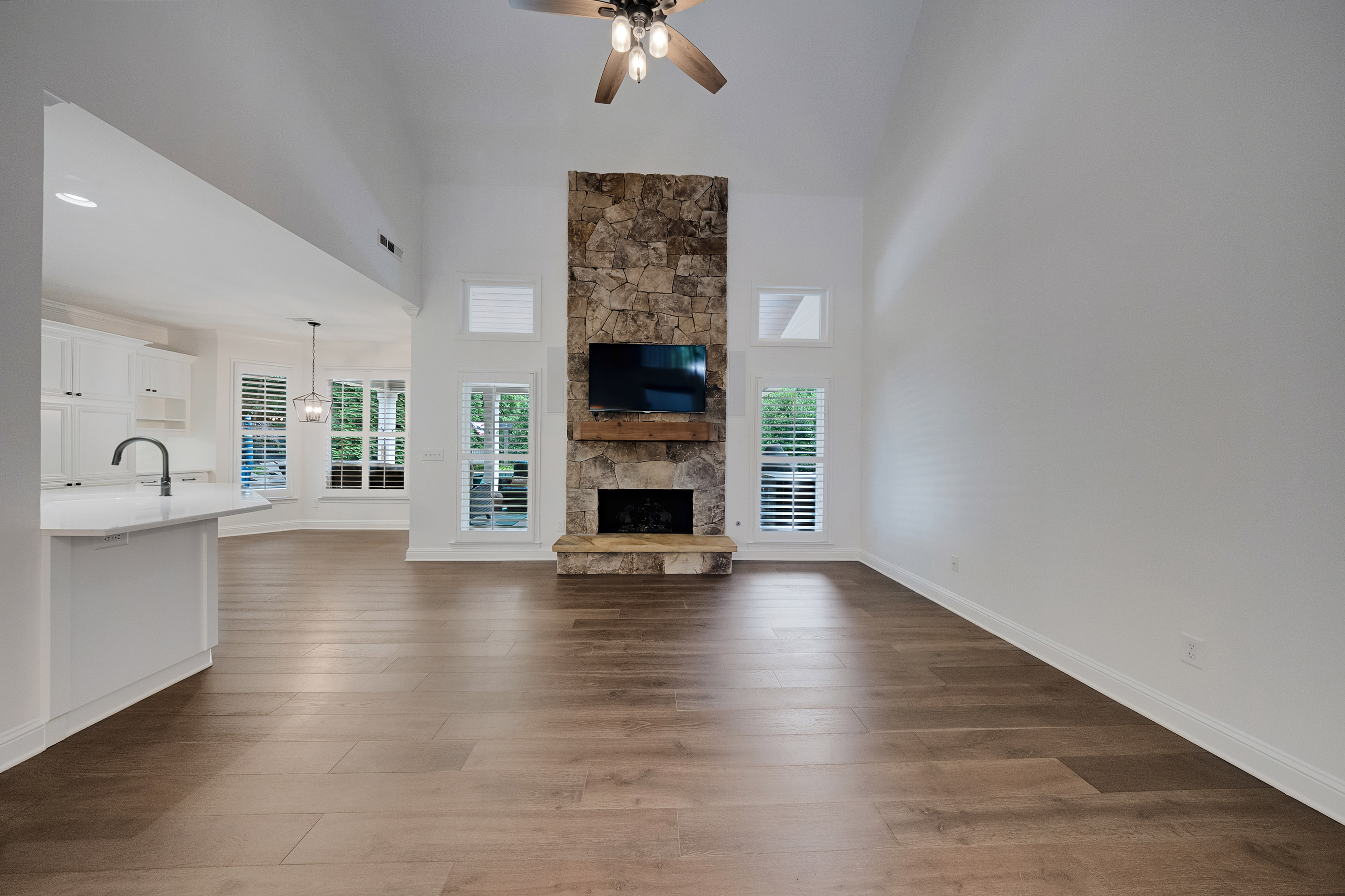  Stunning Craftsman-Style Home Featuring a Desirable Primary Suite on Main Level - 物件實景
