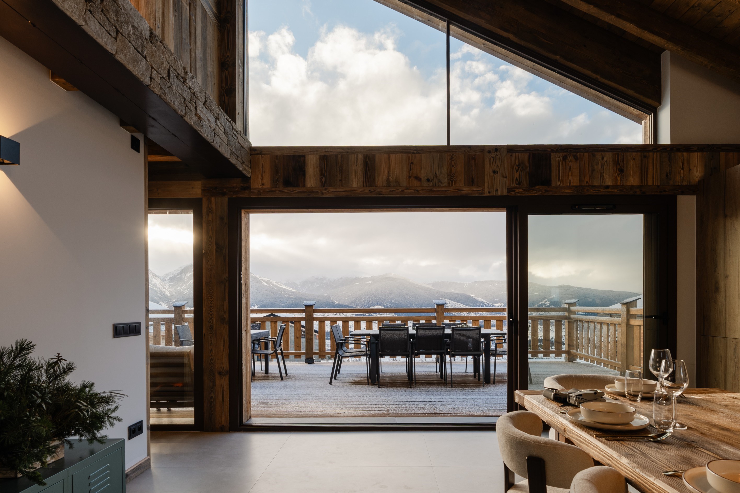  Exceptional New Chalet with Panoramic Views and High-End Features - 物件實景