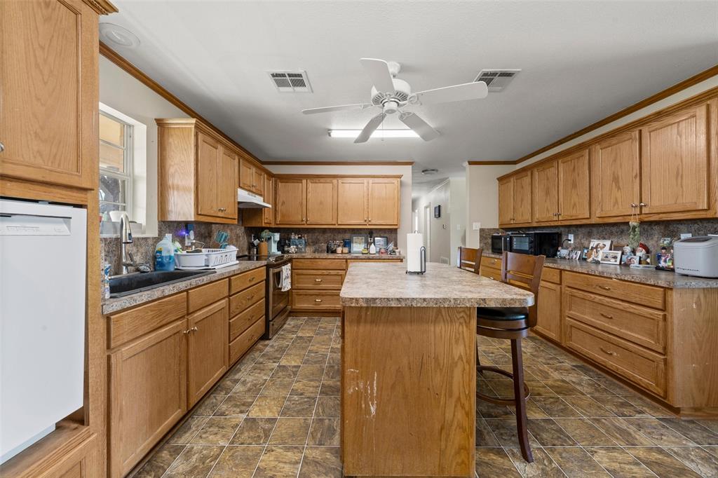 West, Texas, 76691, United States, 3 Bedrooms Bedrooms, ,2 BathroomsBathrooms,Residential,For Sale,1982487