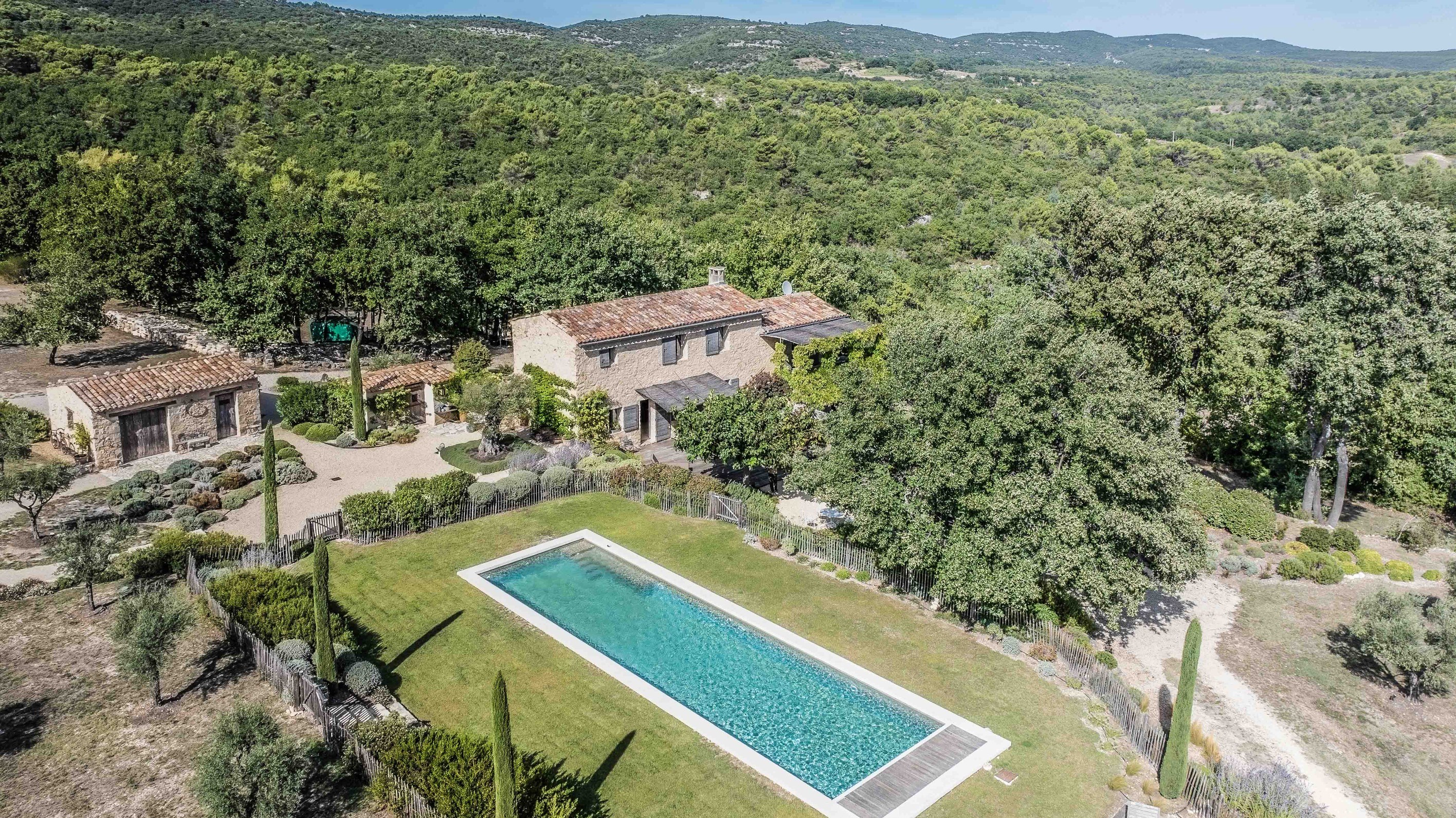  a home immersed in nature, where  provence becomes a way of life - 物件實景
