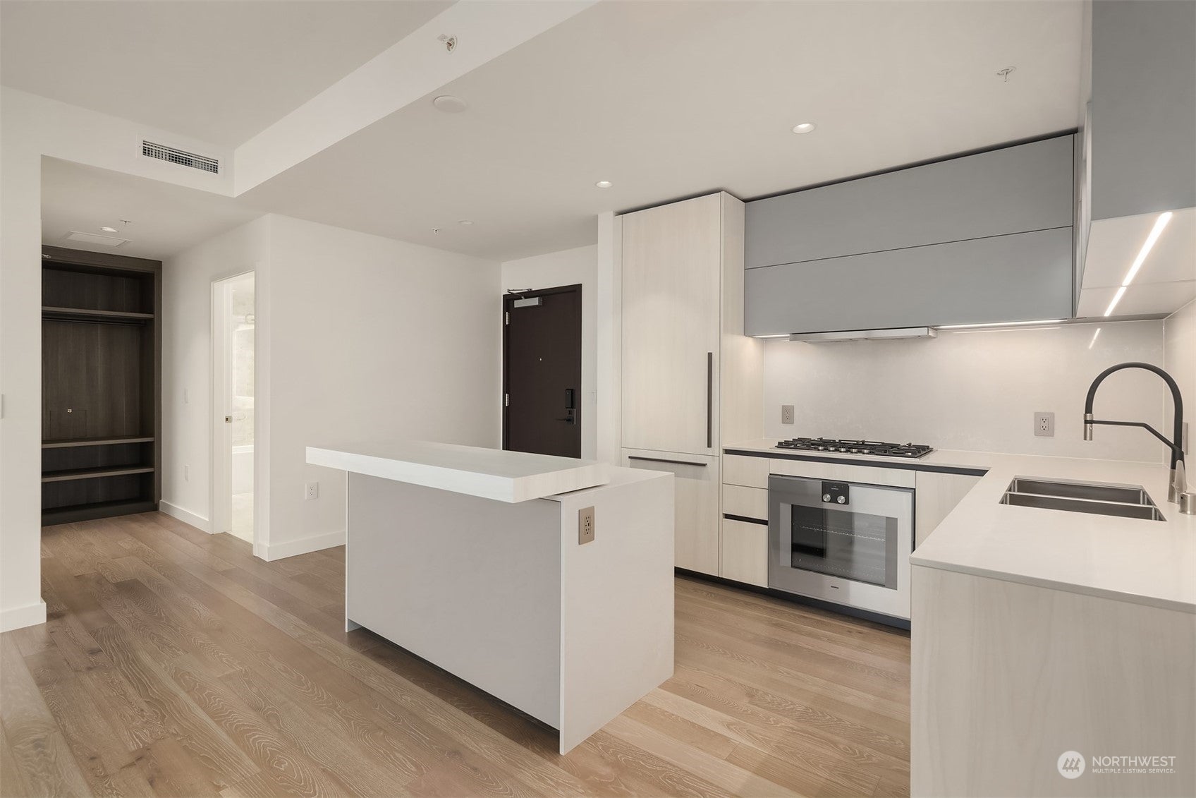 Bellevue, Washington, 98004, United States, 2 Bedrooms Bedrooms, ,2 BathroomsBathrooms,Residential,For Sale,1708244
