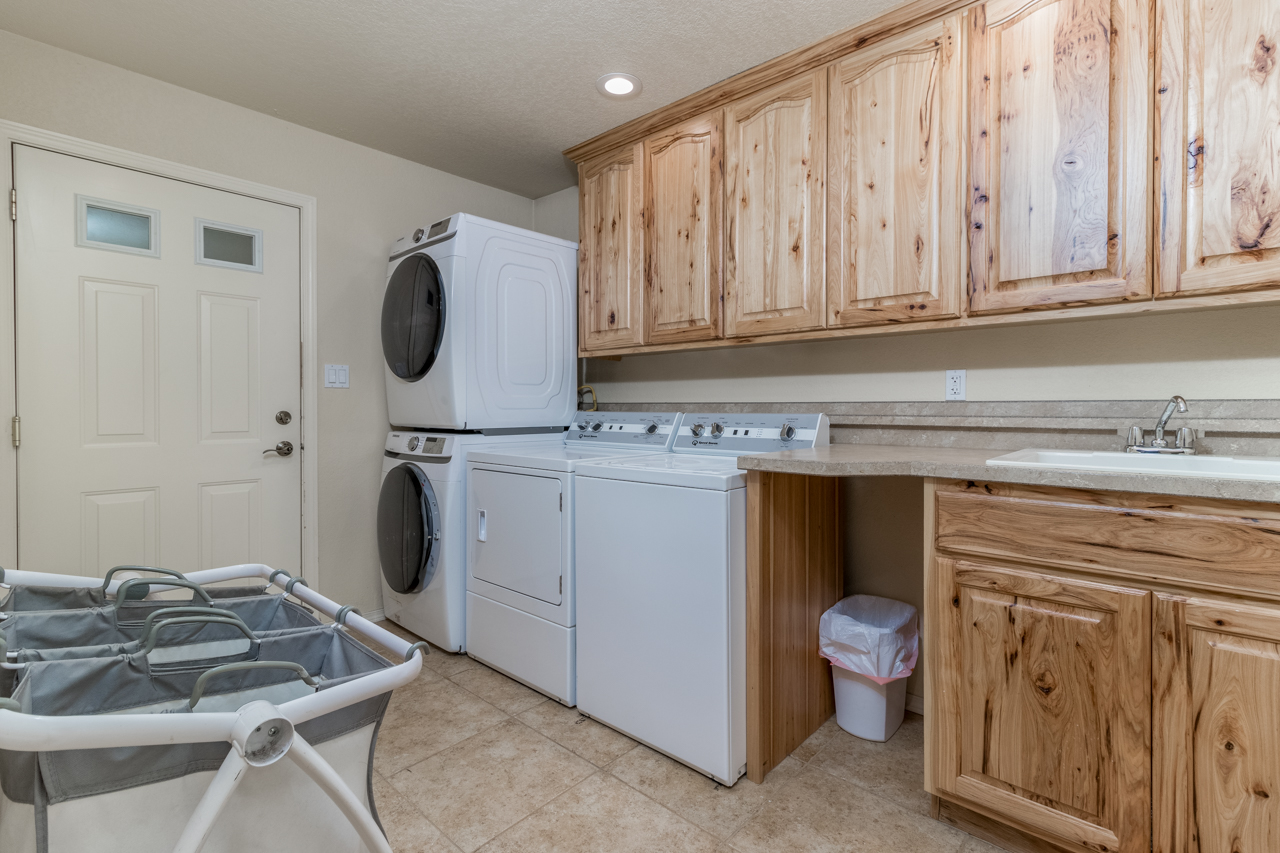 Bonners Ferry, Idaho, 83805, United States, 5 Bedrooms Bedrooms, ,5 BathroomsBathrooms,Residential,For Sale,1879157