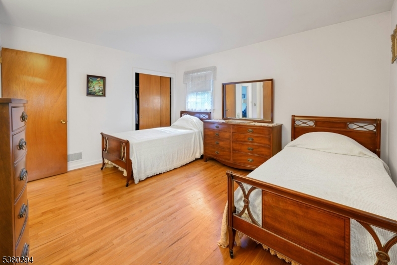 Springfield Twp., New Jersey, 07081, United States, 3 Bedrooms Bedrooms, ,3 BathroomsBathrooms,Residential,For Sale,1924750